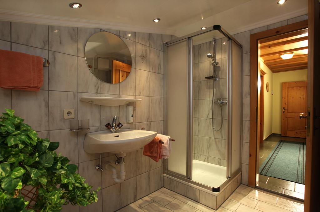 Gaestehaus Hoelzl อิทเทอร์ ห้อง รูปภาพ